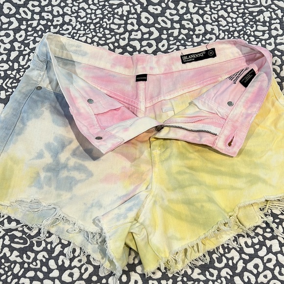 Women’s size 30 BLANKNYC tie-dye jean short.        Style - THE BARROW - Picture 3 of 7